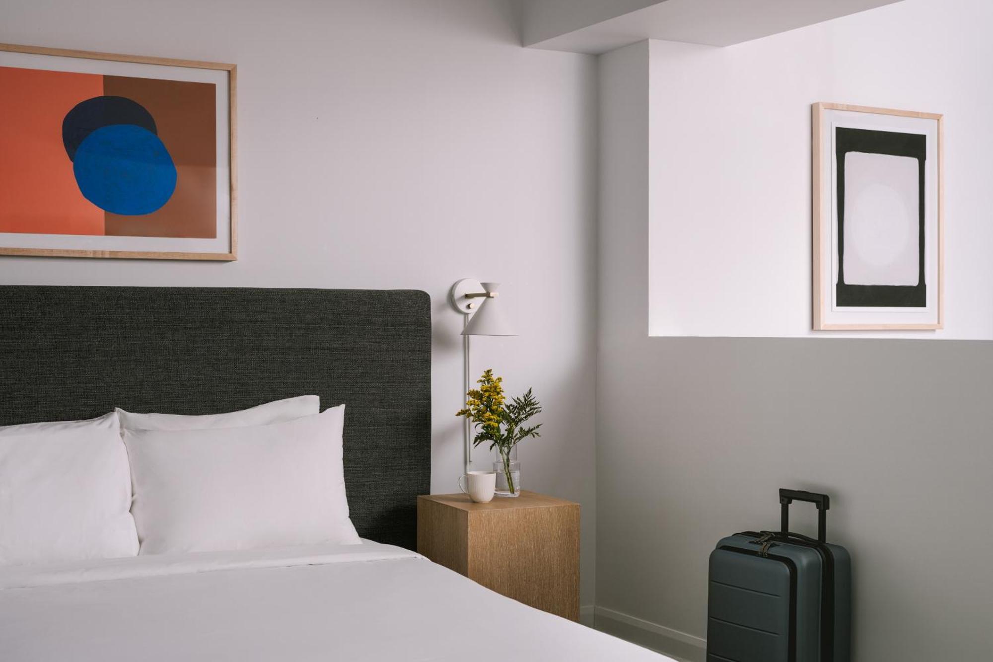 Sonder Penny Lane Aparthotel มอนทรีอัล ภายนอก รูปภาพ