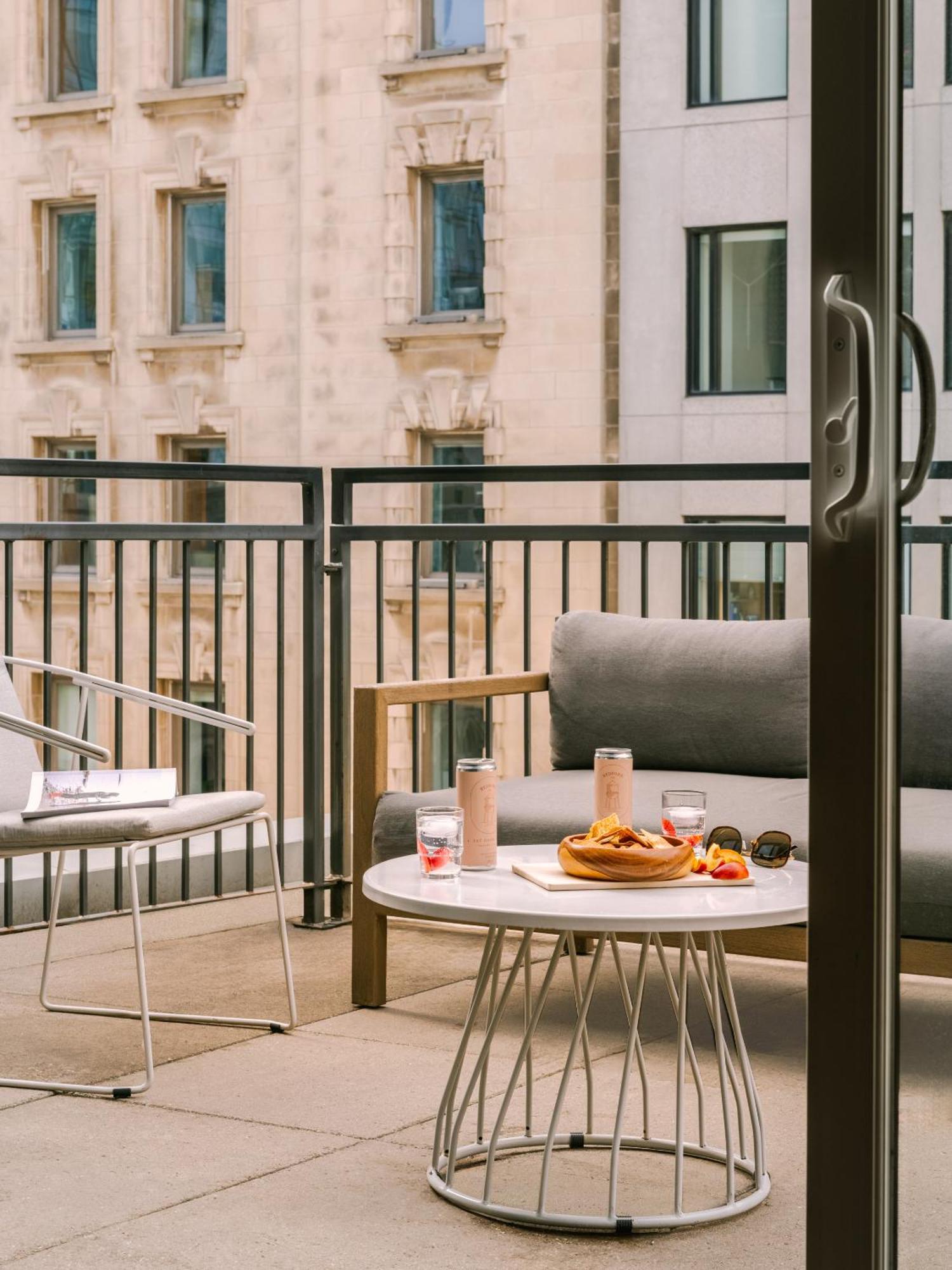 Sonder Penny Lane Aparthotel มอนทรีอัล ภายนอก รูปภาพ