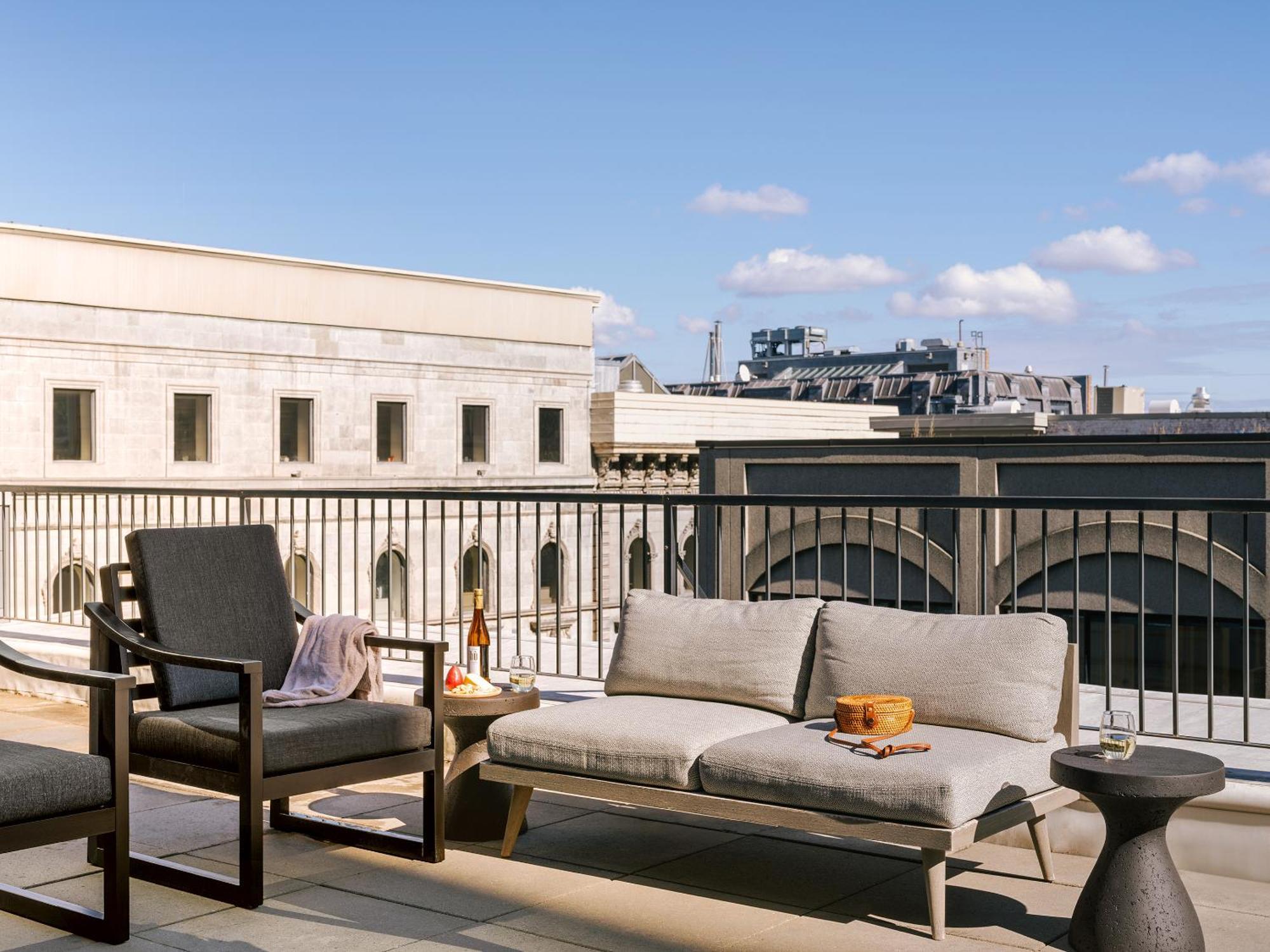 Sonder Penny Lane Aparthotel มอนทรีอัล ภายนอก รูปภาพ